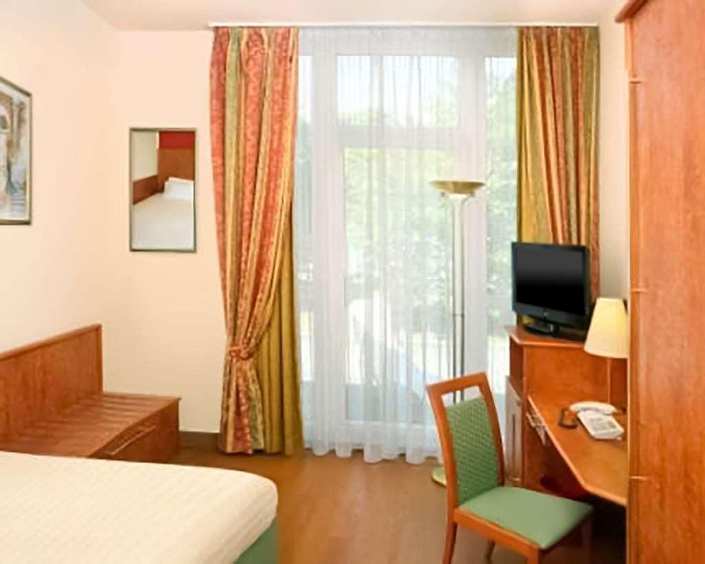 1, 2, Sleep Boardinghouse Unterschleissheim Zentrum Bilik gambar
