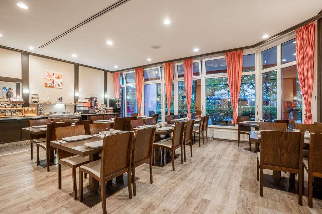 1, 2, Sleep Boardinghouse Unterschleissheim Zentrum Restoran gambar