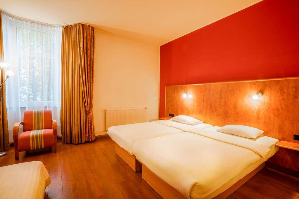1, 2, Sleep Boardinghouse Unterschleissheim Zentrum Bilik gambar