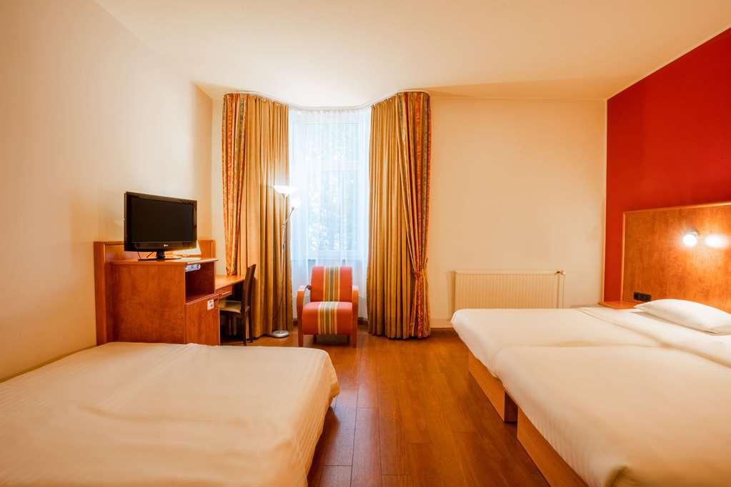 1, 2, Sleep Boardinghouse Unterschleissheim Zentrum Bilik gambar