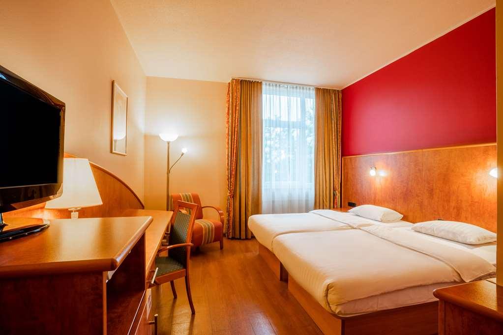 1, 2, Sleep Boardinghouse Unterschleissheim Zentrum Bilik gambar
