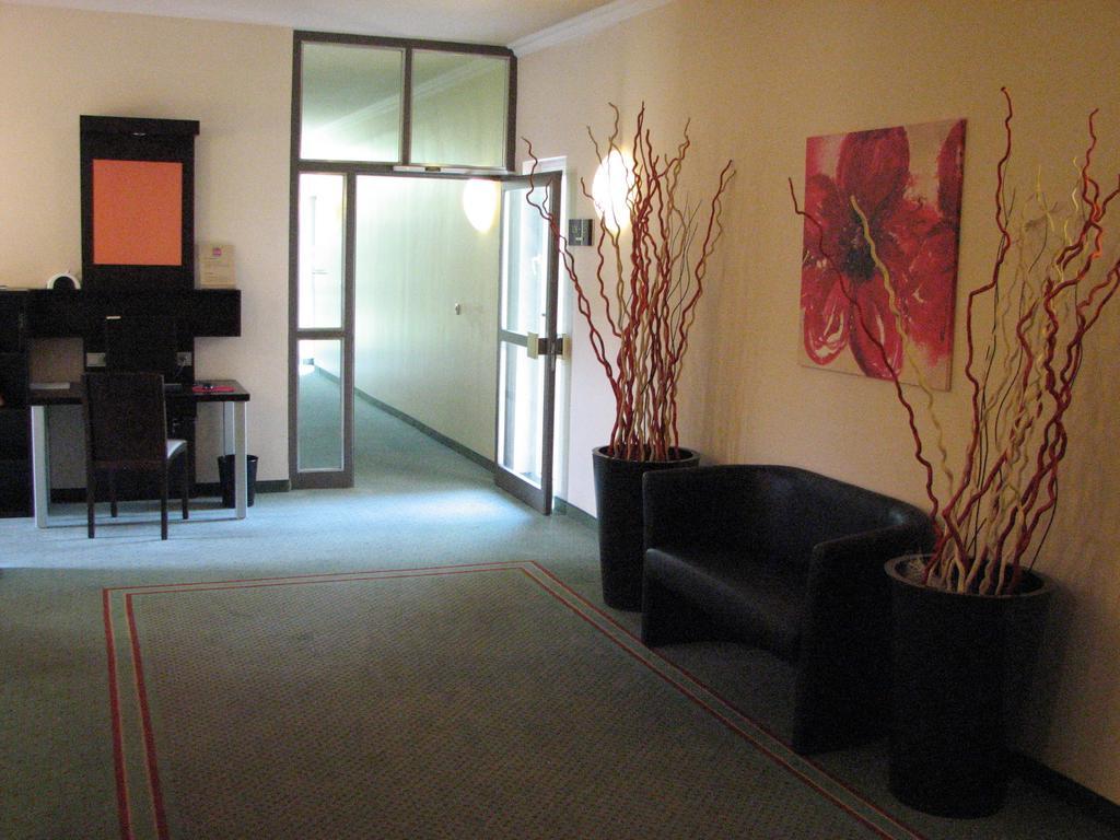 1, 2, Sleep Boardinghouse Unterschleissheim Zentrum Luaran gambar