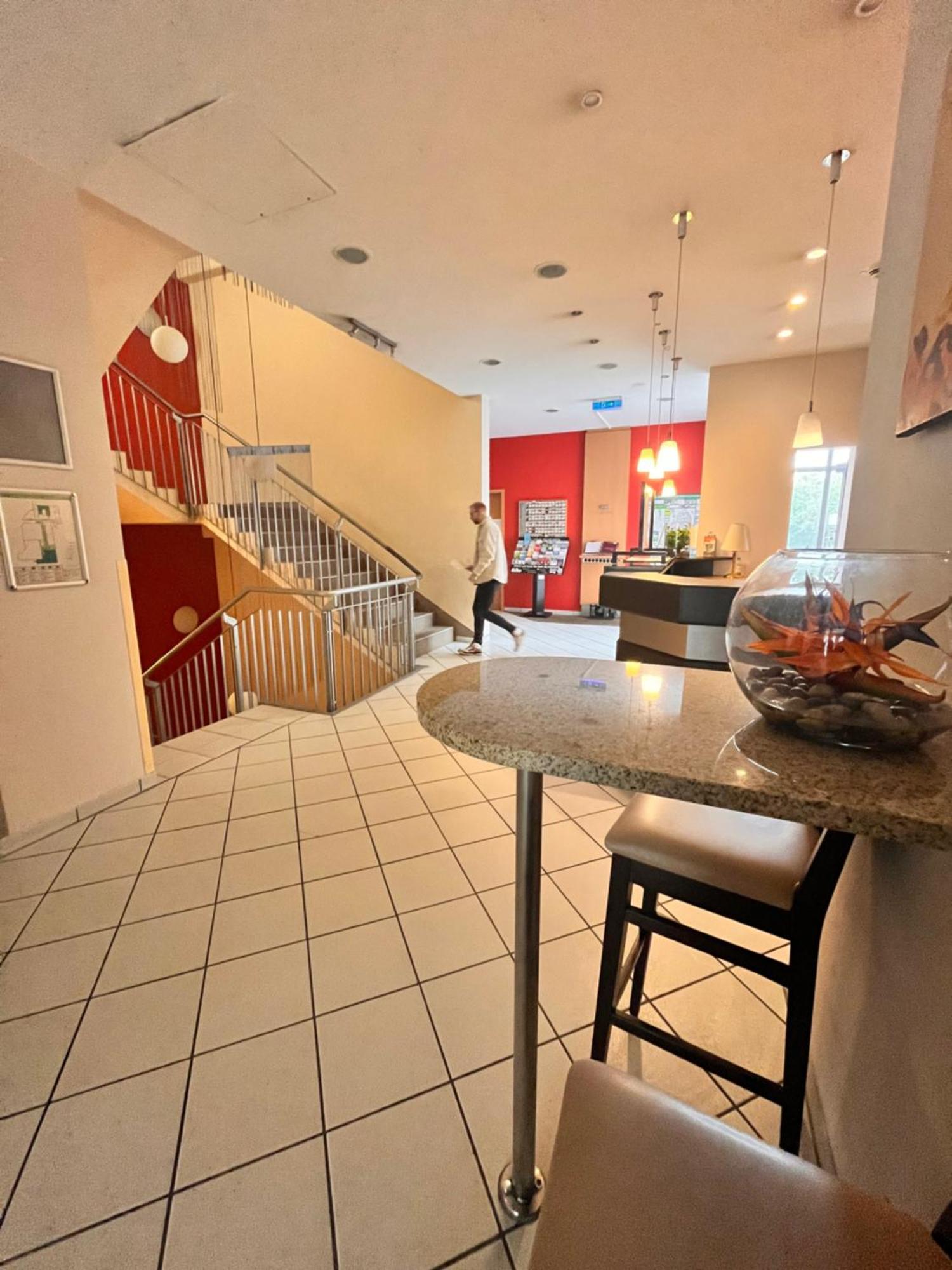 1, 2, Sleep Boardinghouse Unterschleissheim Zentrum Luaran gambar