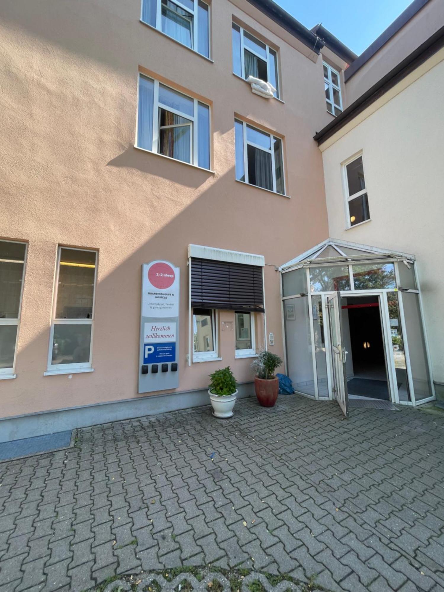 1, 2, Sleep Boardinghouse Unterschleissheim Zentrum Luaran gambar
