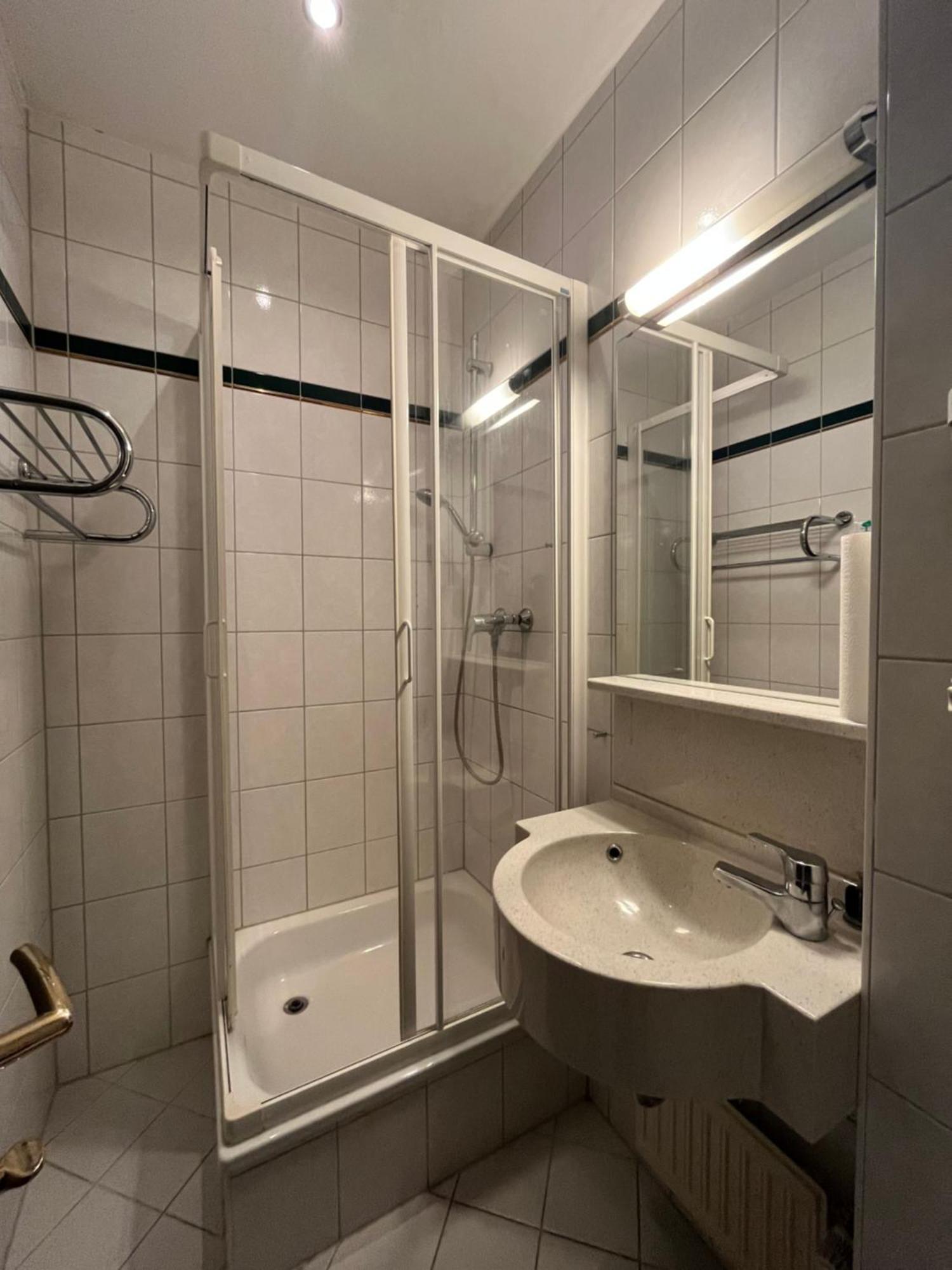 1, 2, Sleep Boardinghouse Unterschleissheim Zentrum Luaran gambar