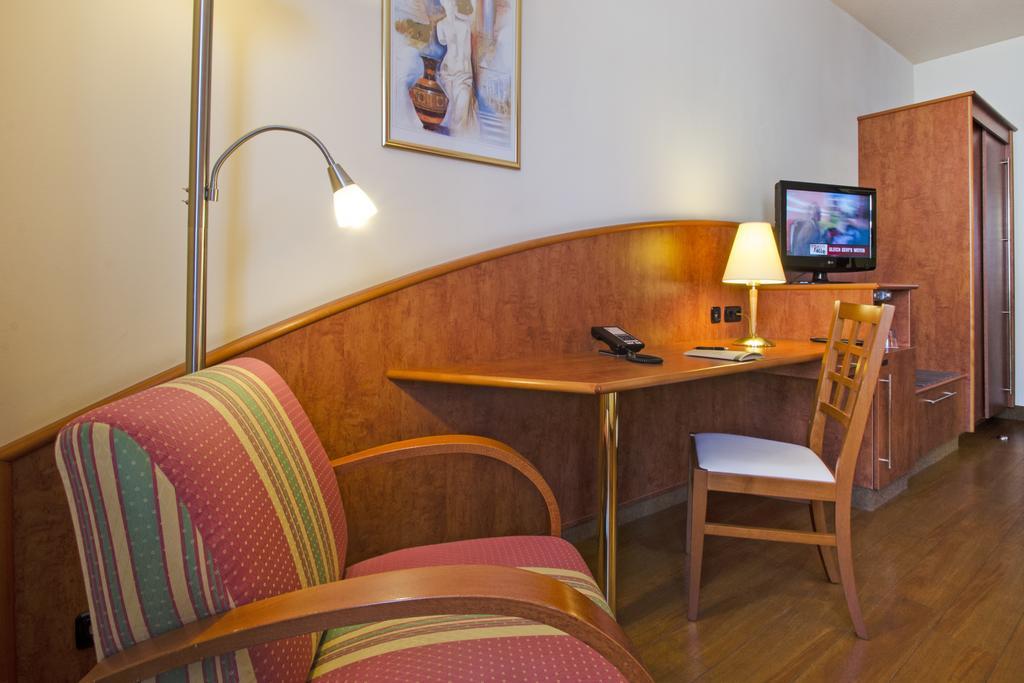 1, 2, Sleep Boardinghouse Unterschleissheim Zentrum Luaran gambar