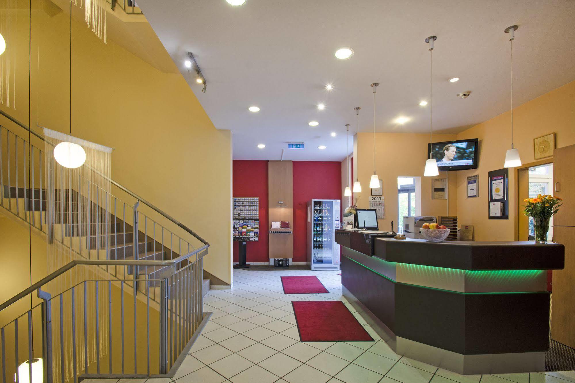 1, 2, Sleep Boardinghouse Unterschleissheim Zentrum Luaran gambar