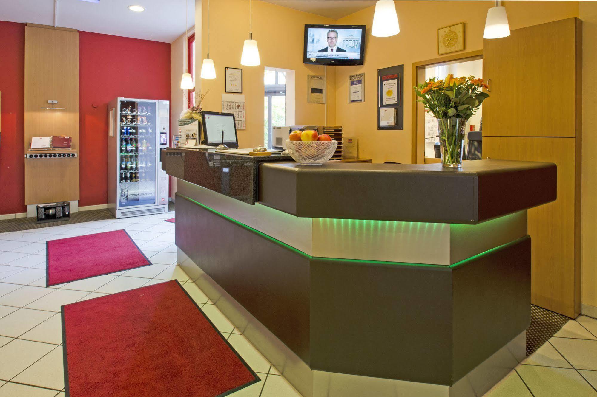 1, 2, Sleep Boardinghouse Unterschleissheim Zentrum Luaran gambar